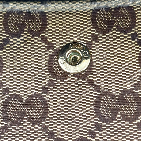 Authentic GUCCI GG Supreme Coated Canvas Monogram with Crest Shield - Picture 11 of 16